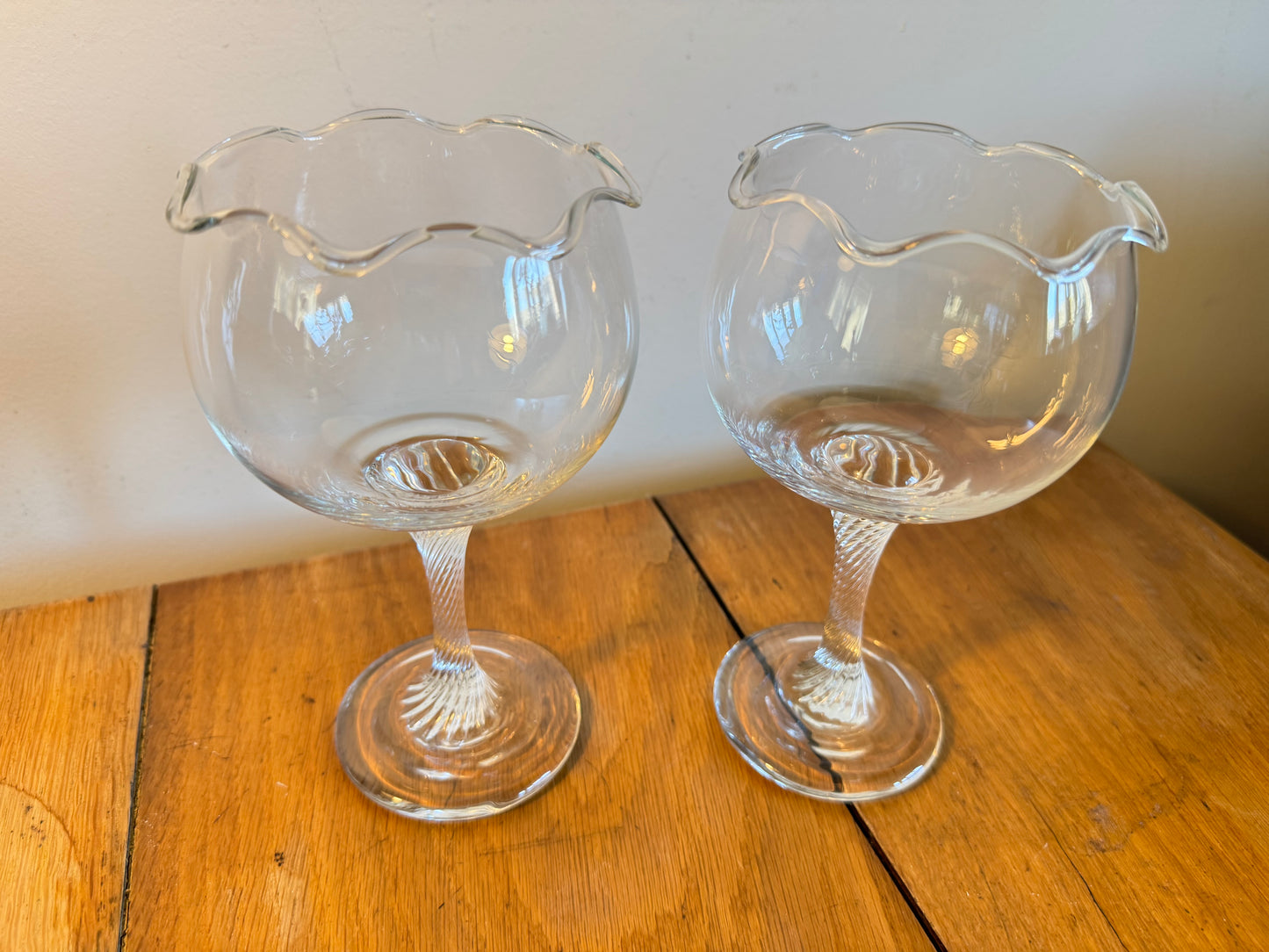Pair of Twisted Stem Gin Glasses | Scalloped/Flared Rim | Dessert Glass | Vintage Retro Barware |