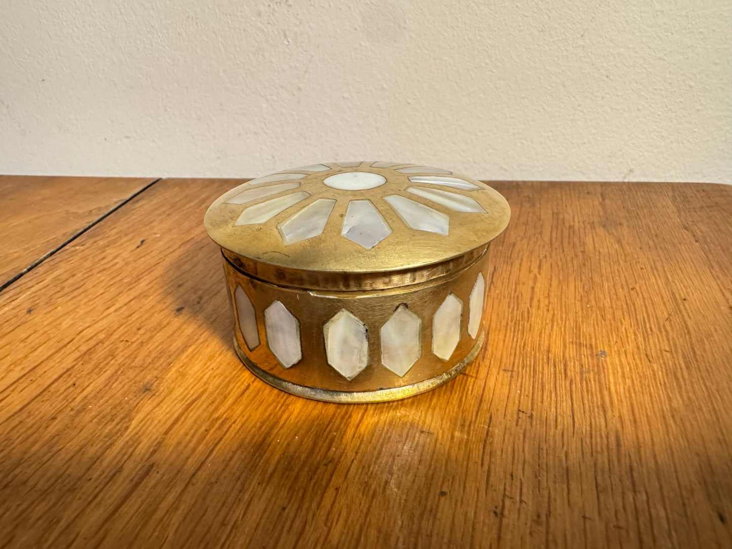 Small Brass Trinket Box with Mother of Pearl Inlay | 1940s | Pill Box/Jewellery Box | Vintage Retro Quirky |