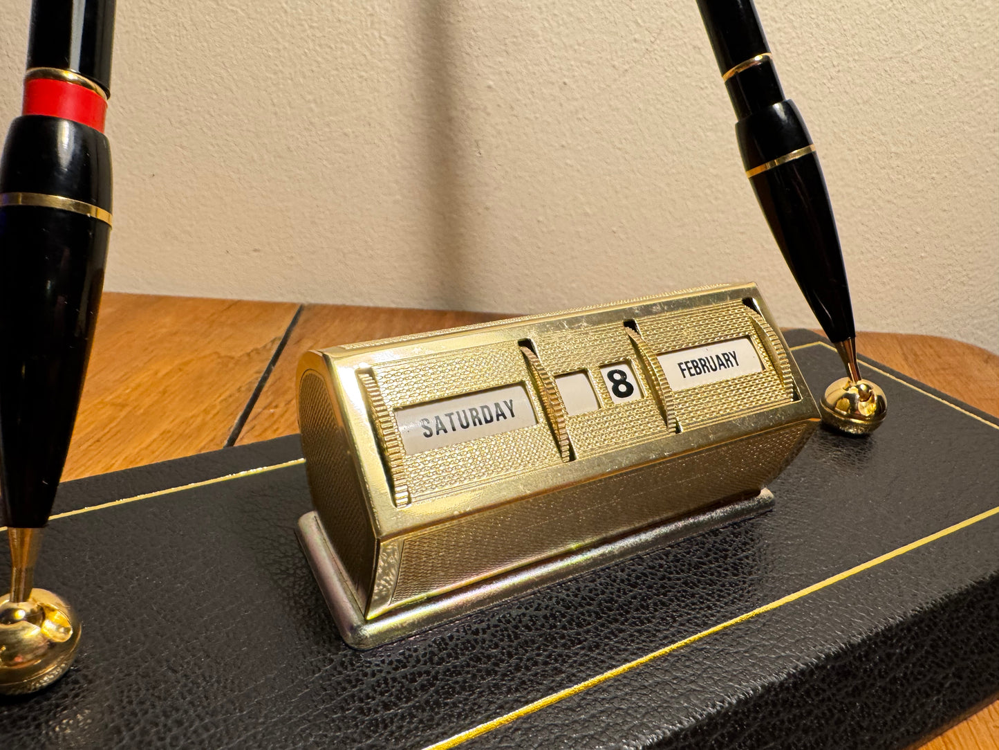 Luxury Executive Desk Perpetual Calander and Pen Set | Vintage Retro |