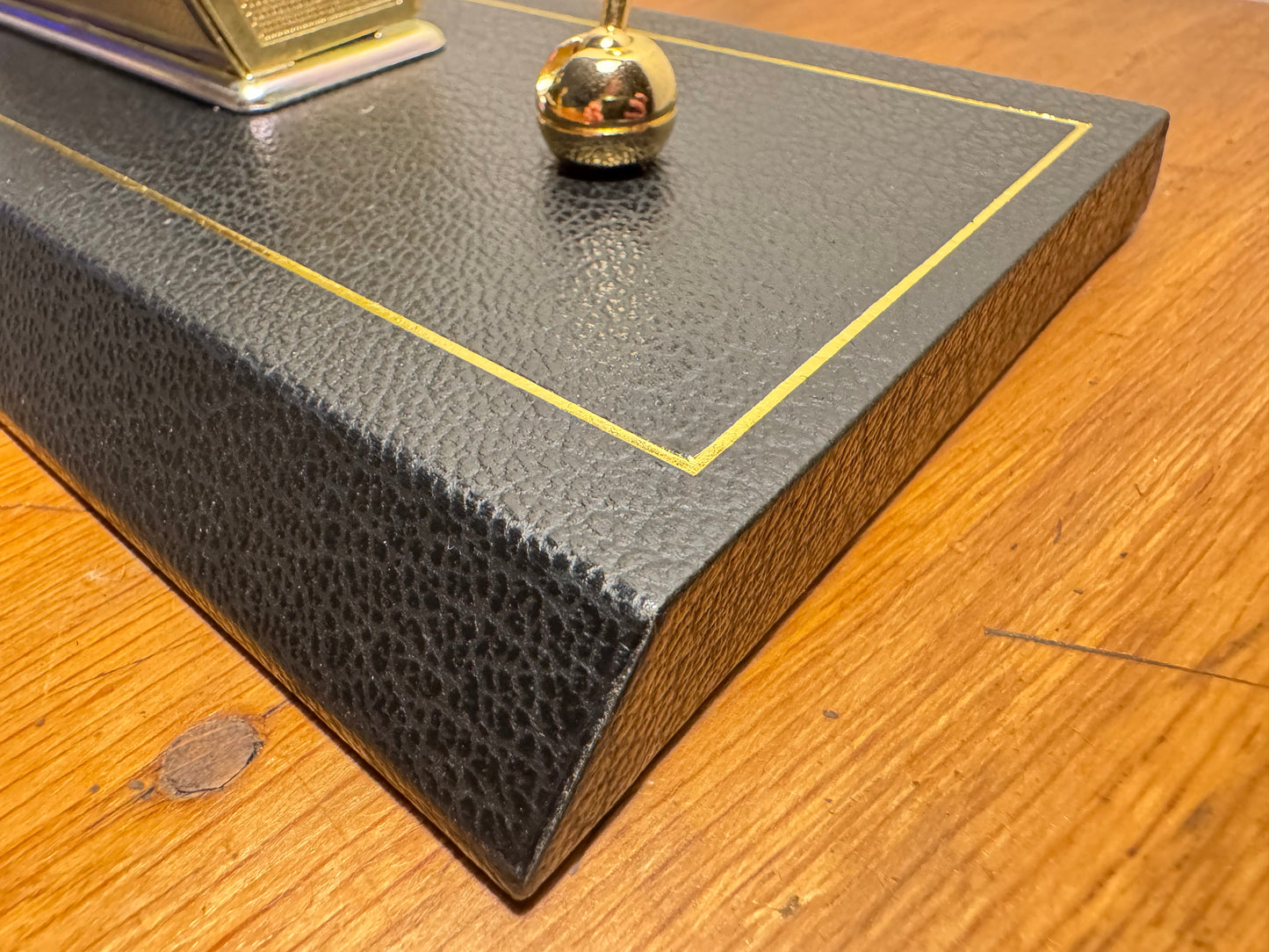 Luxury Executive Desk Perpetual Calander and Pen Set | Vintage Retro |