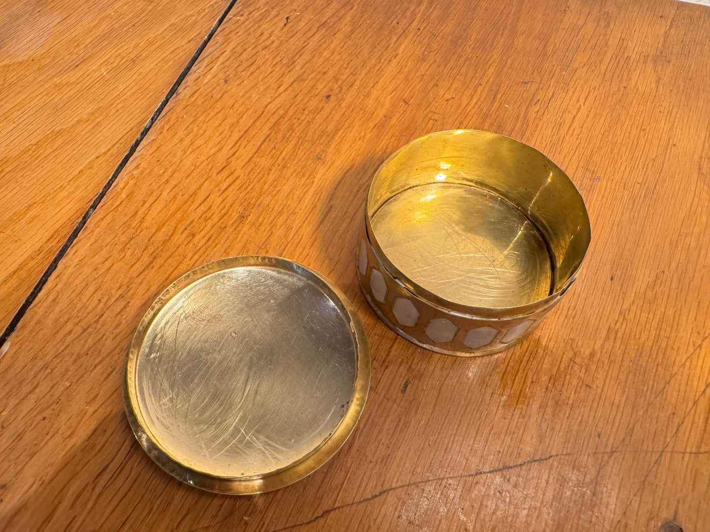 Small Brass Trinket Box with Mother of Pearl Inlay | 1940s | Pill Box/Jewellery Box | Vintage Retro Quirky |