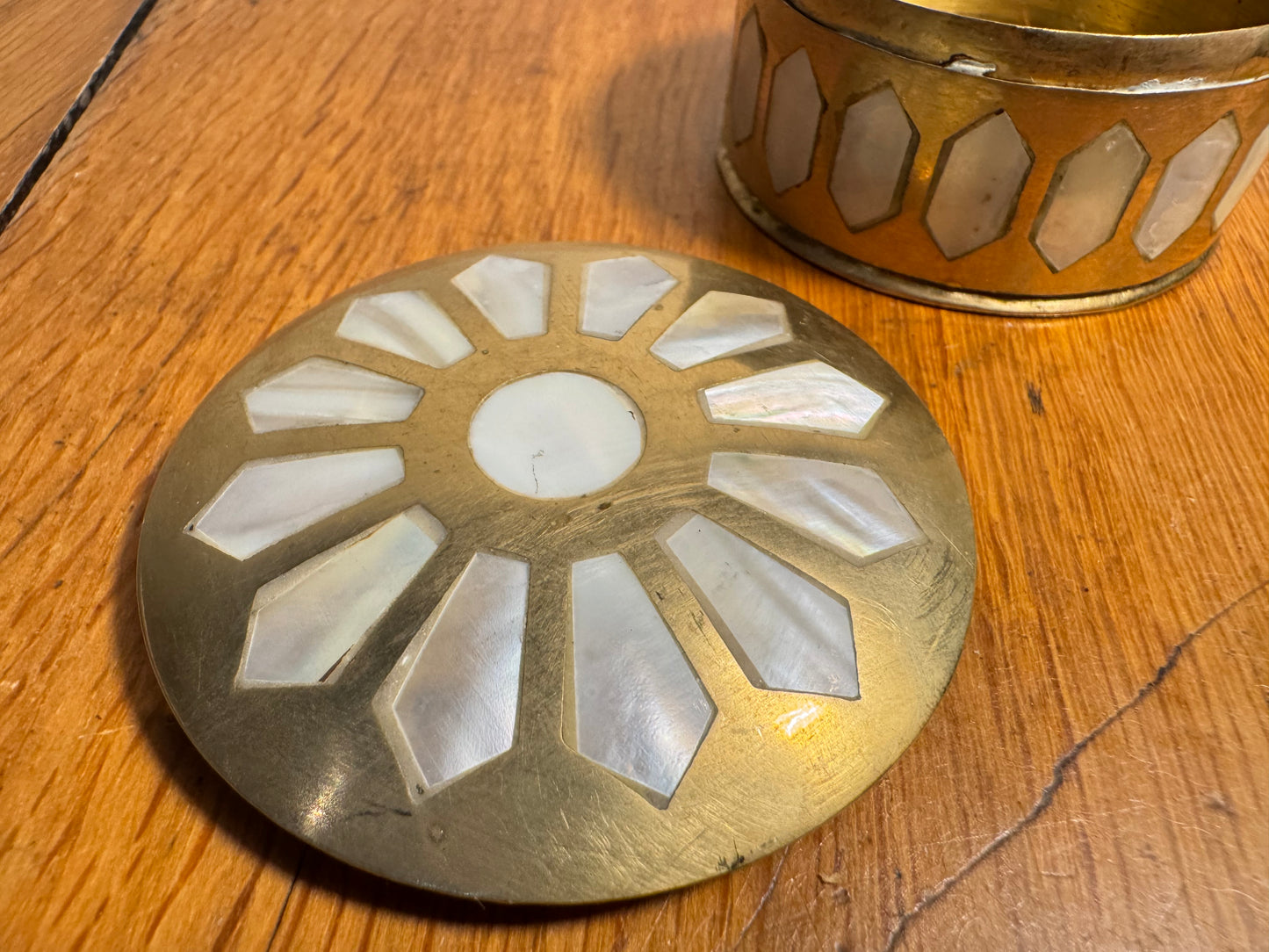 Small Brass Trinket Box with Mother of Pearl Inlay | 1940s | Pill Box/Jewellery Box | Vintage Retro Quirky |