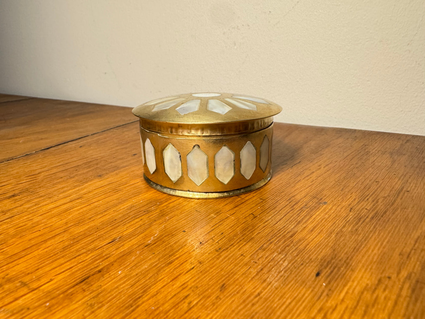 Small Brass Trinket Box with Mother of Pearl Inlay | 1940s | Pill Box/Jewellery Box | Vintage Retro Quirky |