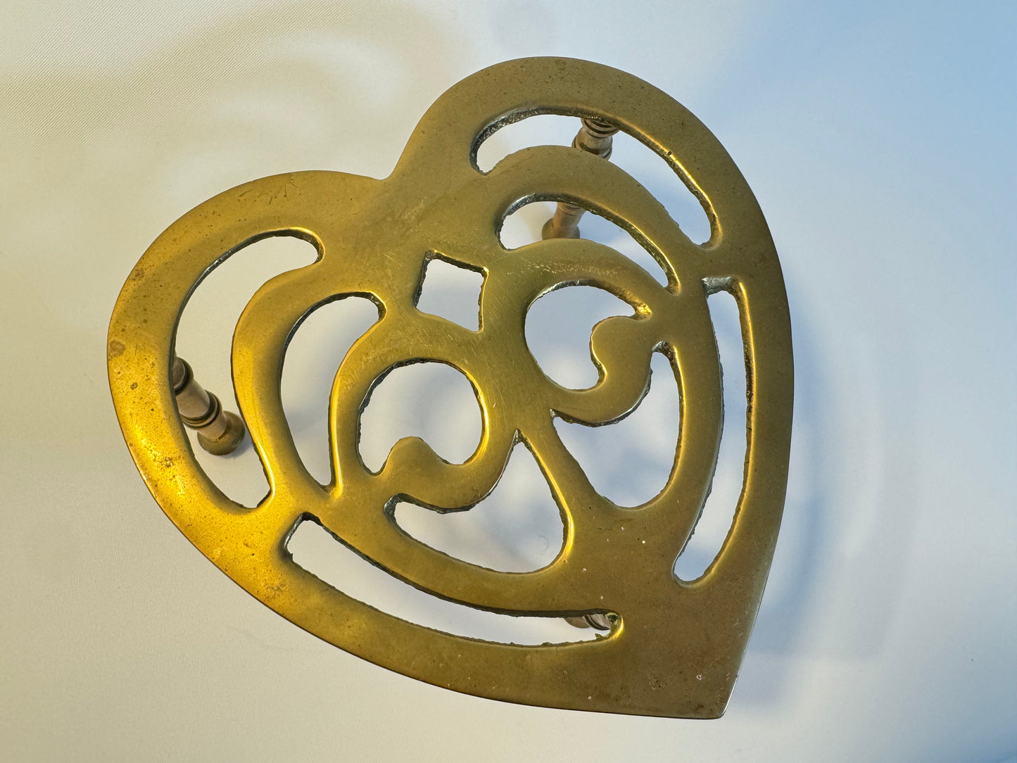 Solid Brass Heart Trivet Pot Stand | Cute Kitsch | Vintage Kitchenware Kitchenalia | Gold |