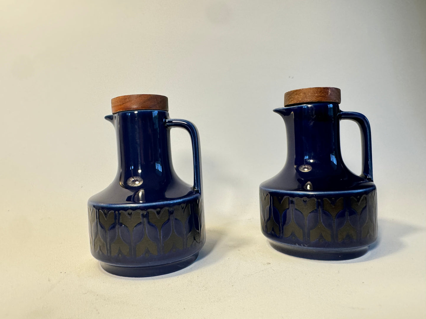 Hornsea Heirloom Navy Blue Oil & Vinegar Pair | Vintage Retro |