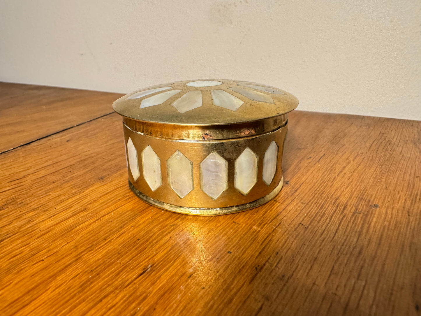 Small Brass Trinket Box with Mother of Pearl Inlay | 1940s | Pill Box/Jewellery Box | Vintage Retro Quirky |