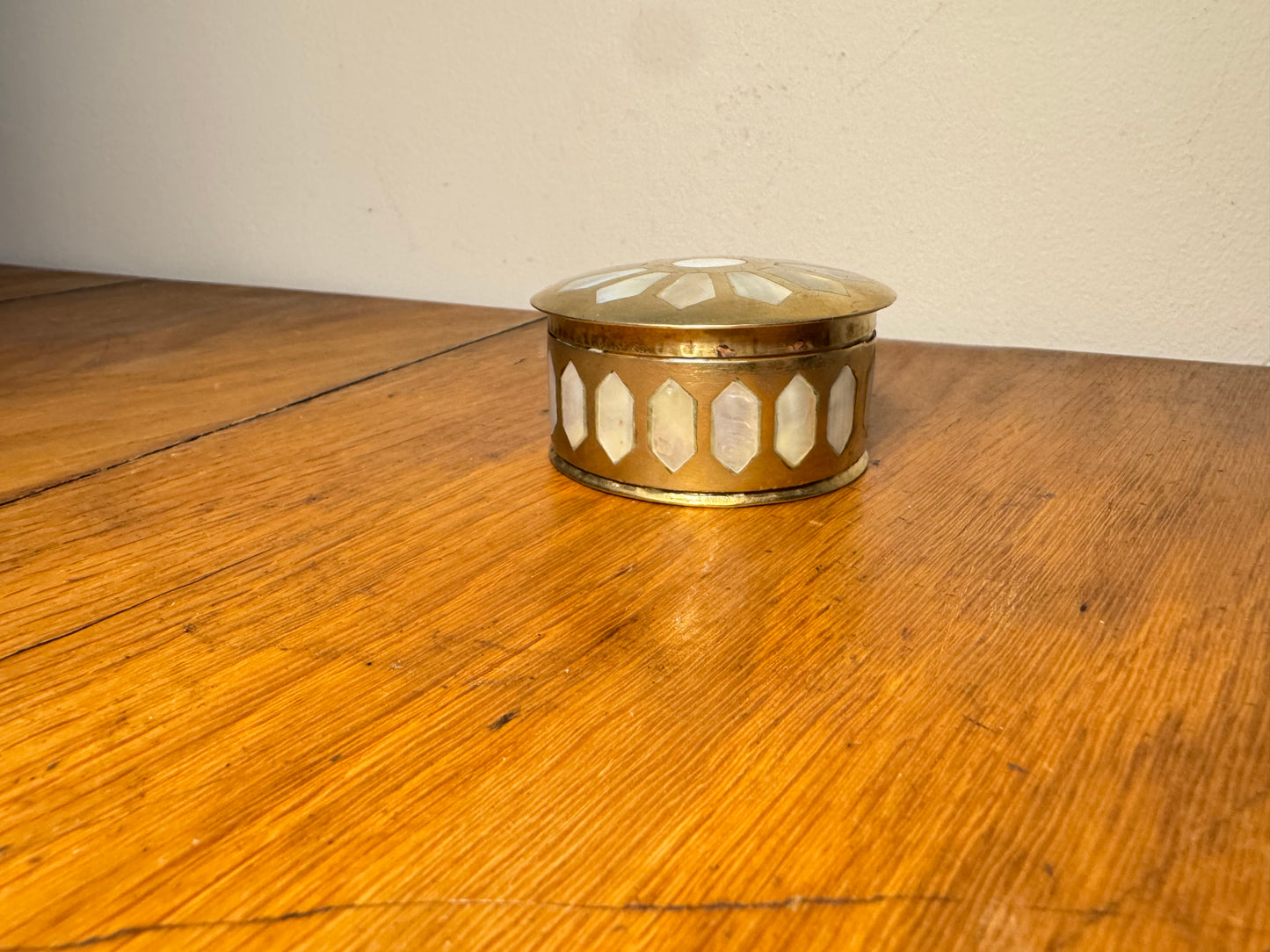 Small Brass Trinket Box with Mother of Pearl Inlay | 1940s | Pill Box/Jewellery Box | Vintage Retro Quirky |