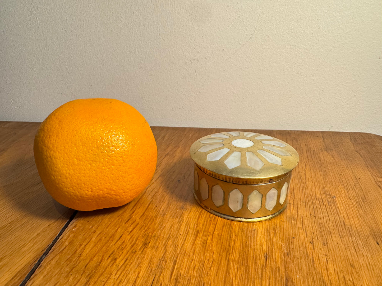 Small Brass Trinket Box with Mother of Pearl Inlay | 1940s | Pill Box/Jewellery Box | Vintage Retro Quirky |