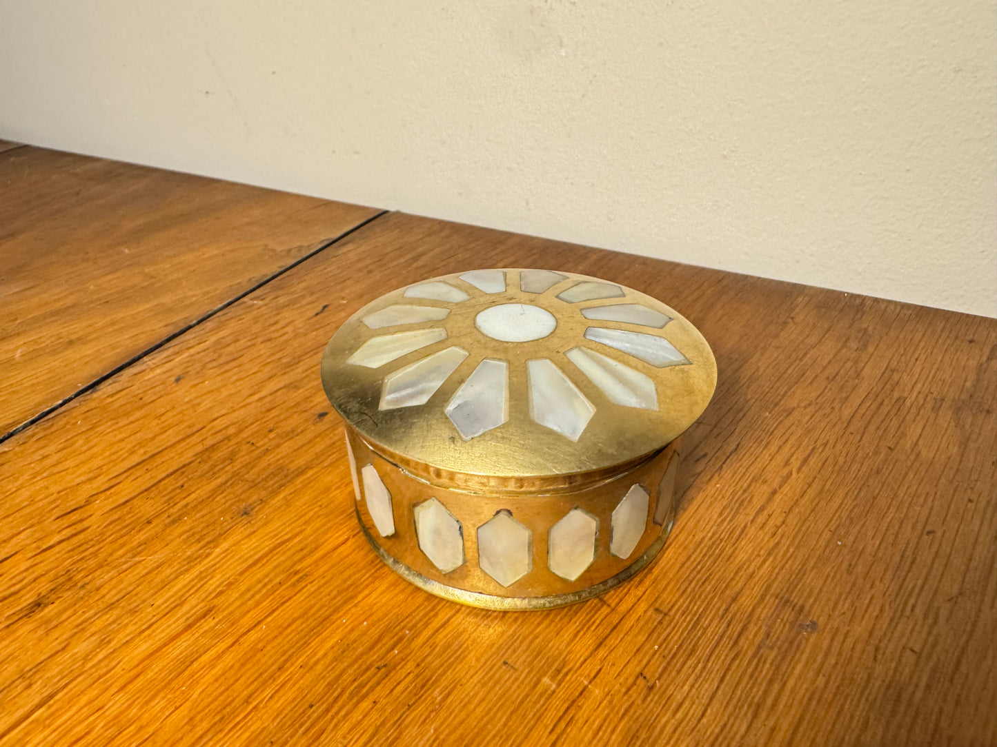 Small Brass Trinket Box with Mother of Pearl Inlay | 1940s | Pill Box/Jewellery Box | Vintage Retro Quirky |