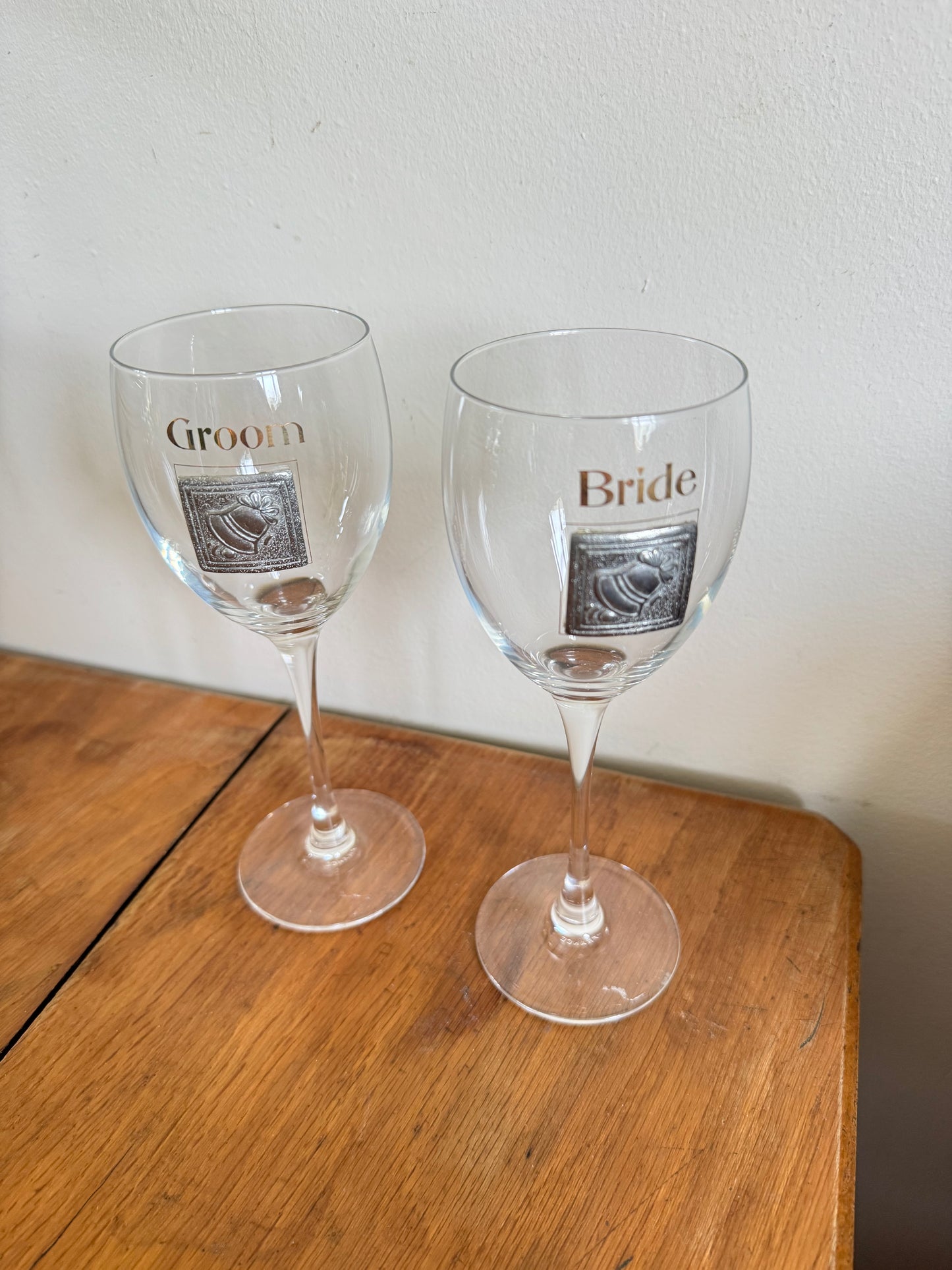 Vintage Bride & Groom Personalised Wine Glasses | Wedding Day | Wedding Gift | Arc France |