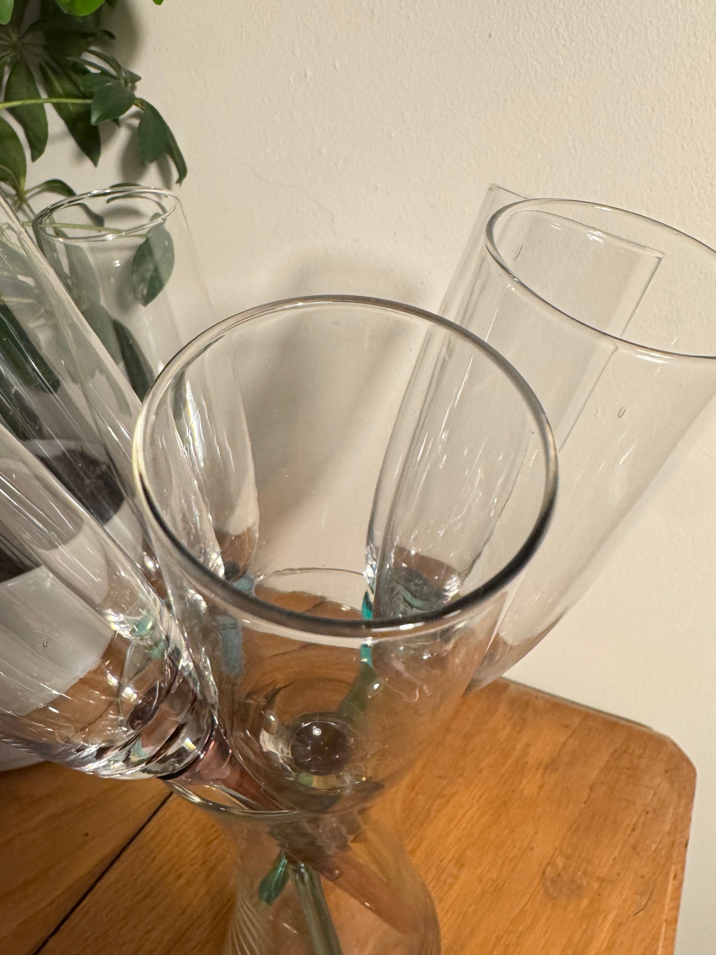 Bouquet of Glasses with Unusual Coloured Stems | Set of 6 Stemless Champagne Flute & Vase |