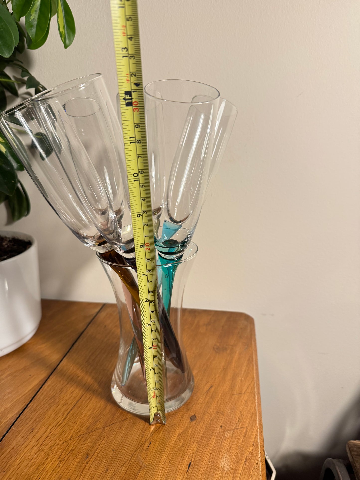 Bouquet of Glasses with Unusual Coloured Stems | Set of 6 Stemless Champagne Flute & Vase |