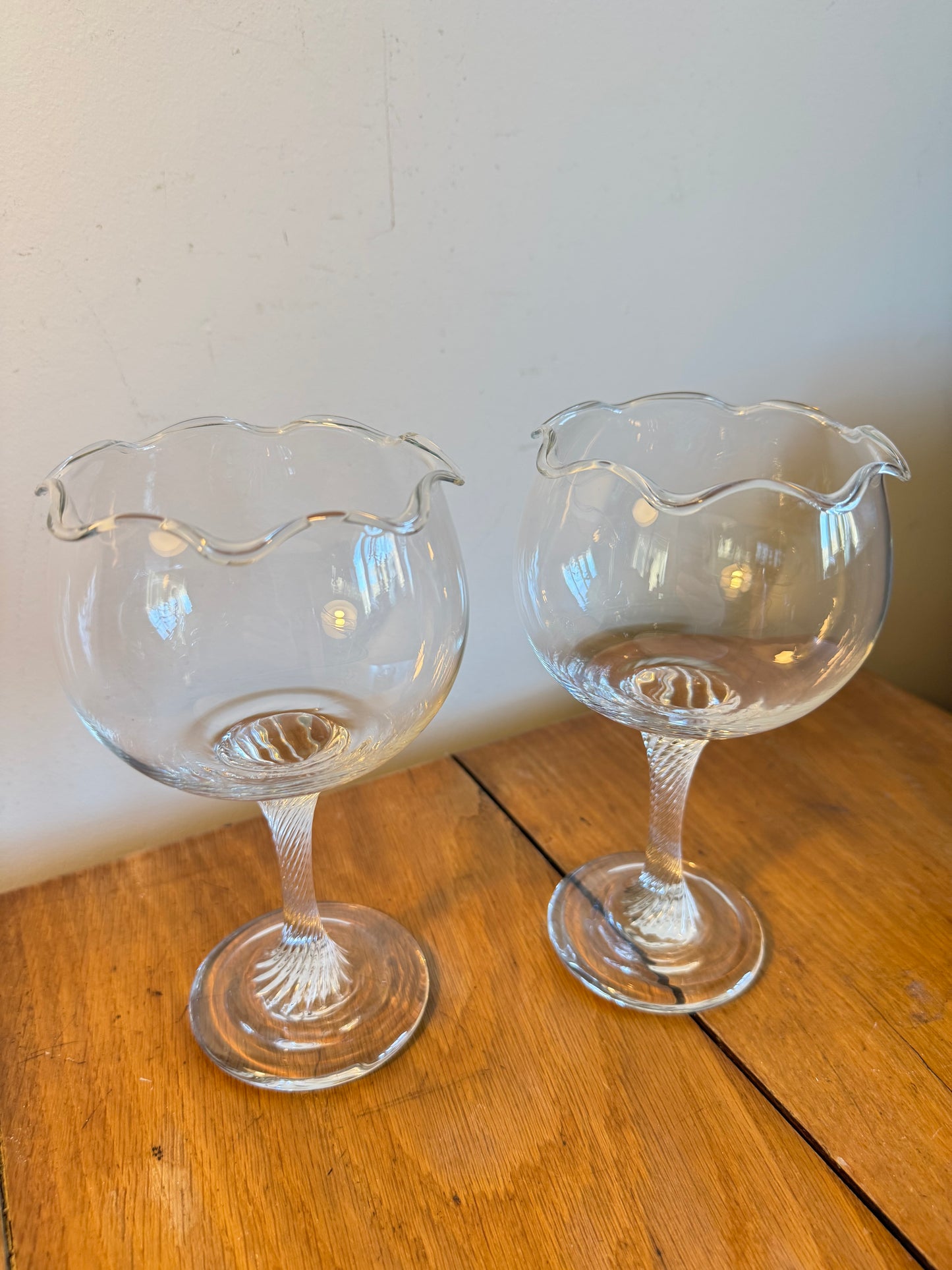 Pair of Twisted Stem Gin Glasses | Scalloped/Flared Rim | Dessert Glass | Vintage Retro Barware |