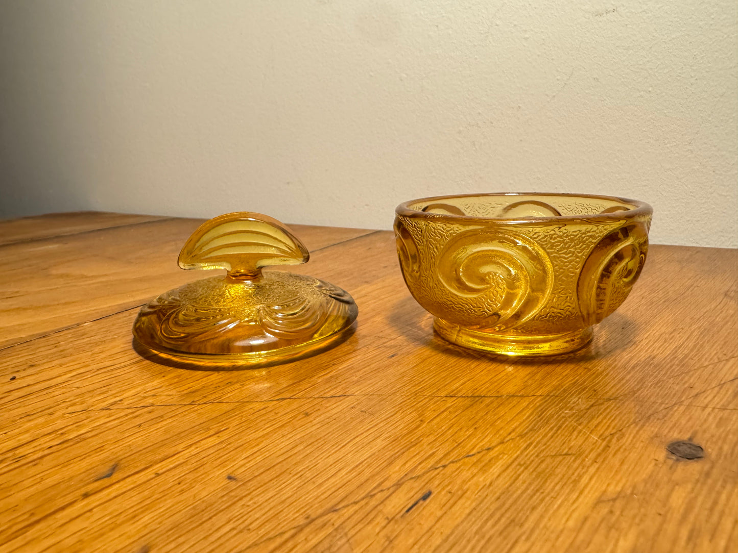 Small Pressed Glass Trinket Vanity Dish with Lid | Art Deco Vintage Retro |