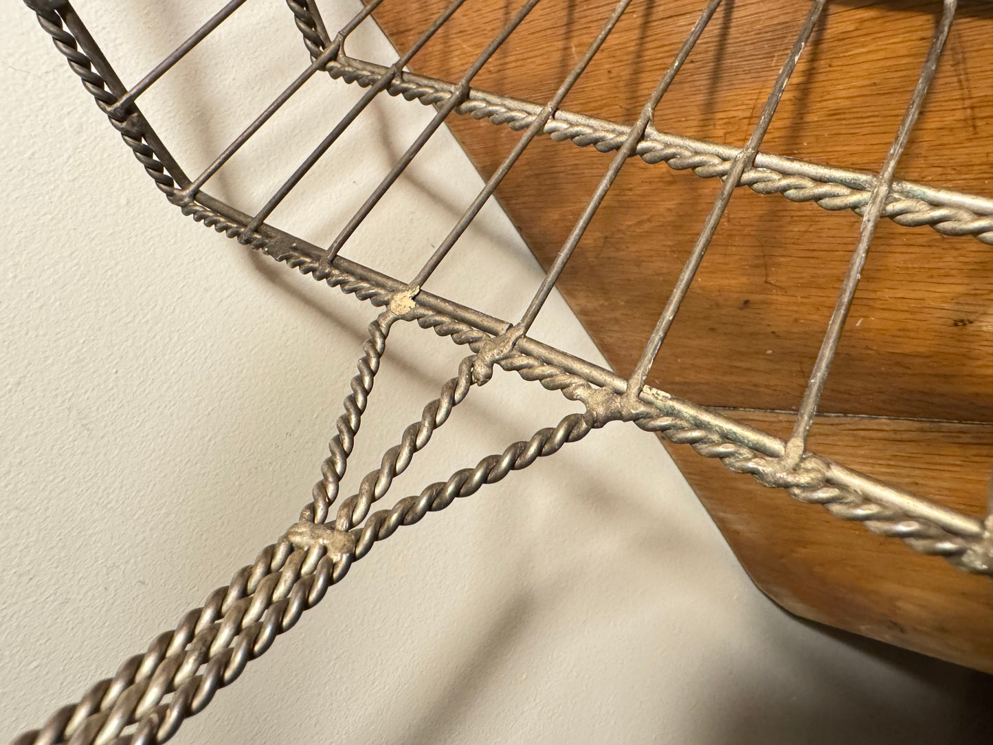 Rustic Metal Wire Basket with Handle | Vintage Retro | Homeware Decor |
