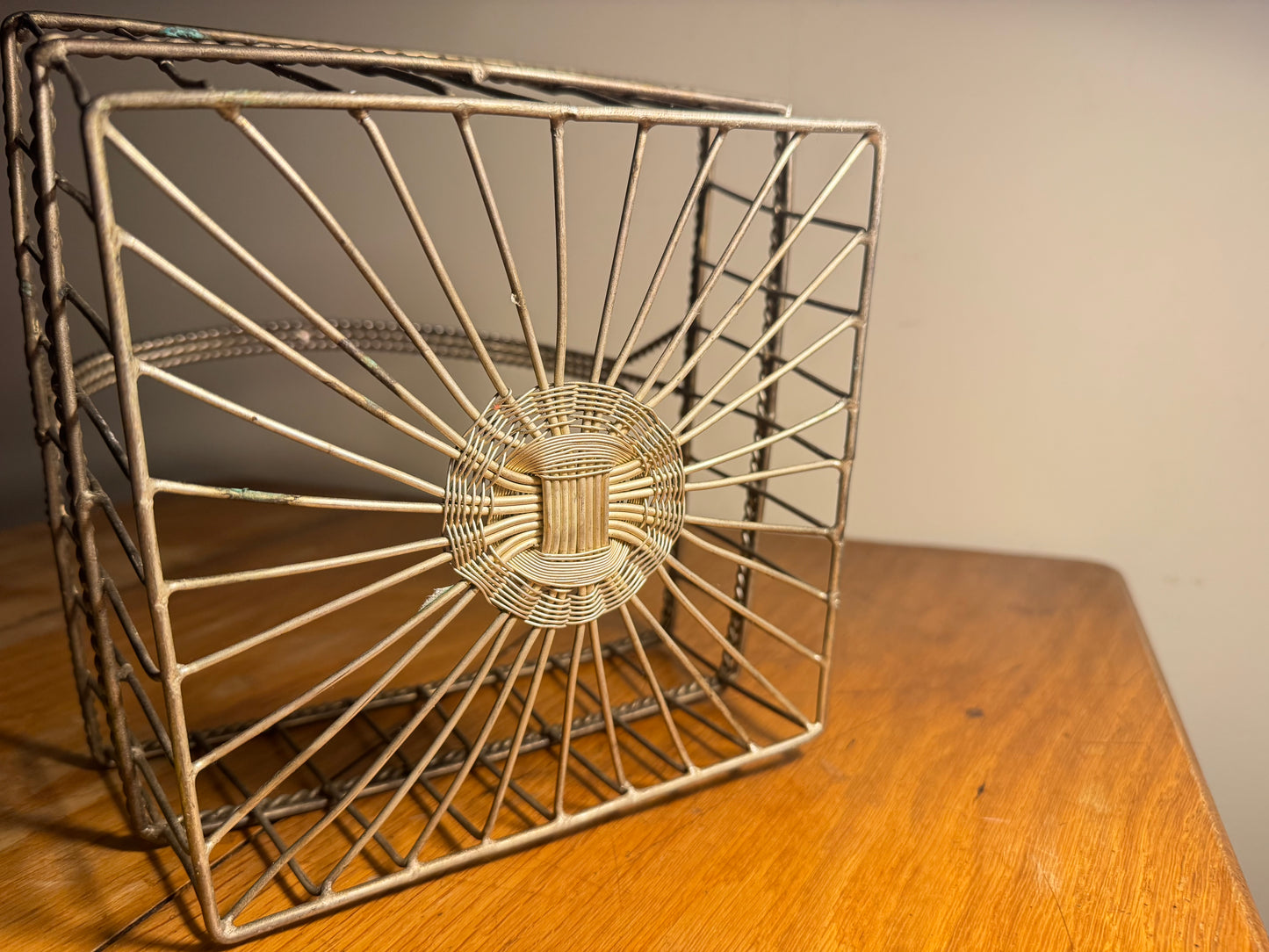 Rustic Metal Wire Basket with Handle | Vintage Retro | Homeware Decor |