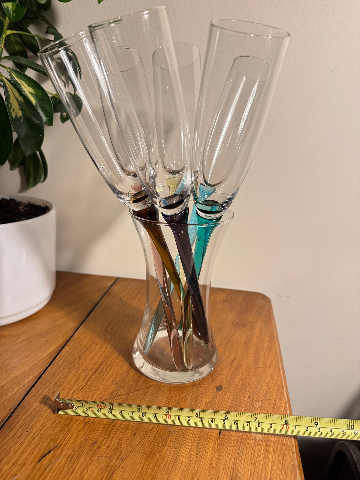 Bouquet of Glasses with Unusual Coloured Stems | Set of 6 Stemless Champagne Flute & Vase |