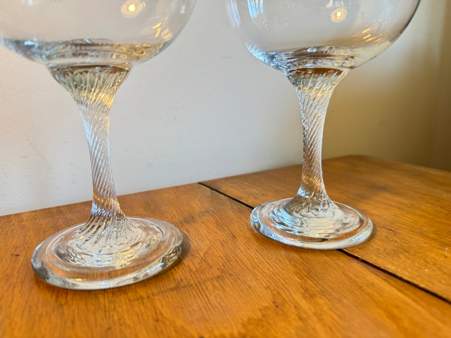 Pair of Twisted Stem Gin Glasses | Scalloped/Flared Rim | Dessert Glass | Vintage Retro Barware |
