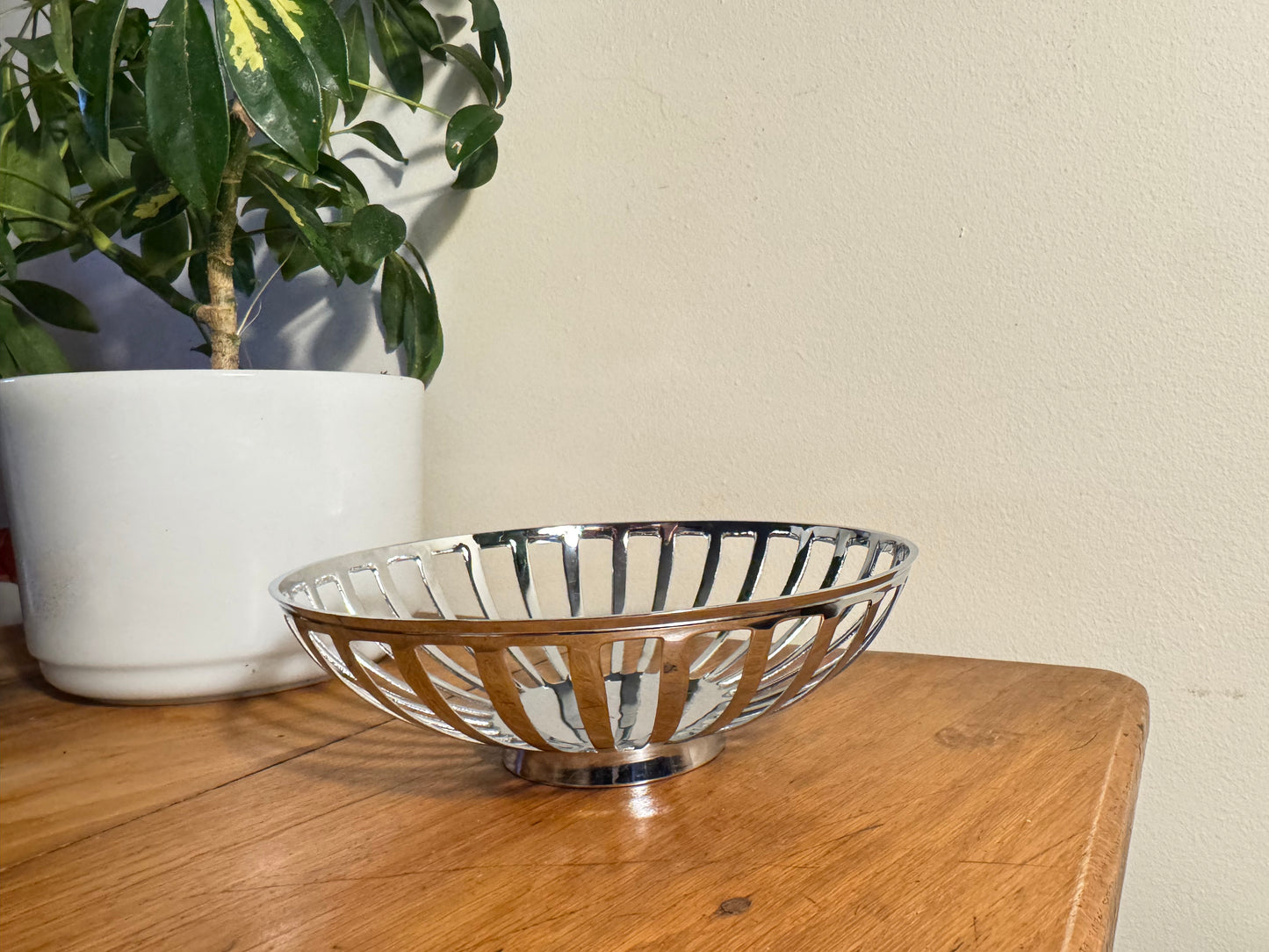 Retro Chrome Decorative Fruit Bowl