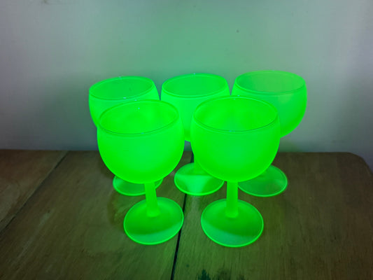 Set of 5 Frosted Uranium Wine Glasses | Luminarc France Techno Neon Green | Vaseline Glass | Vintage Retro Quirky Barware |
